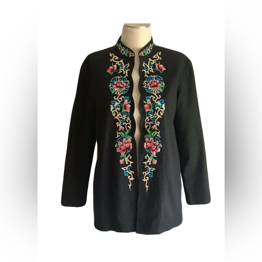 Last Look Asian Embroidered Jacket Black Scalloped Floral Medallion Women’s
